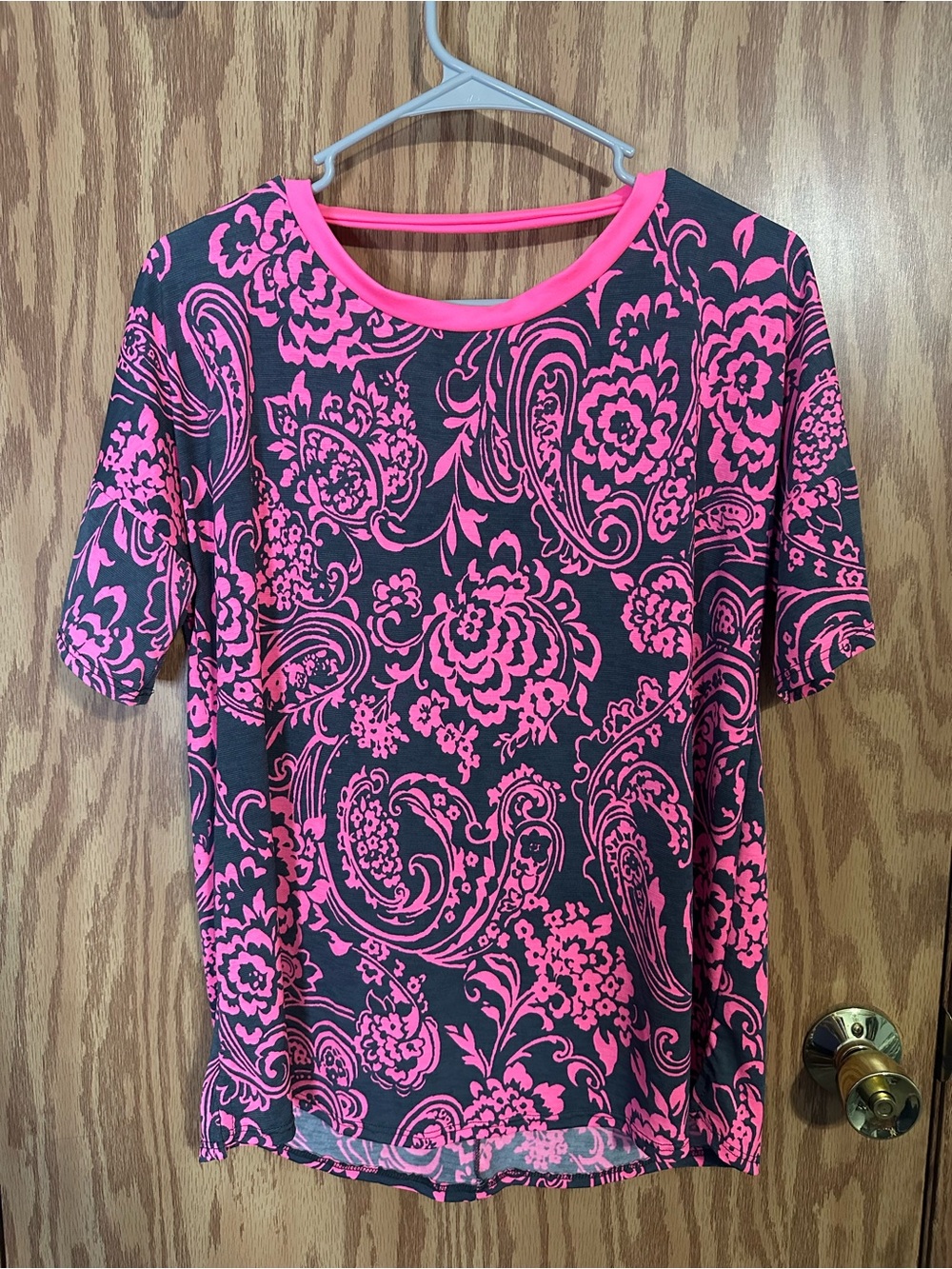Bright Sew in Love Size M Short Sleeve Top W/ Stretchy Laces From Back Collar